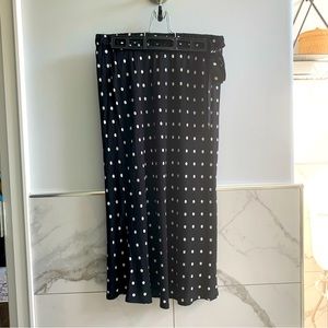 GAP Polka Dot Wrap Style Skirt.  Comfy Elastic waist.